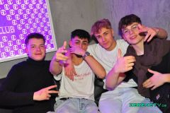 230303-Pull_up_in_SUV_012