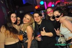 230303-Pull_up_in_SUV_017