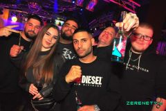 230303-Pull_up_in_SUV_037