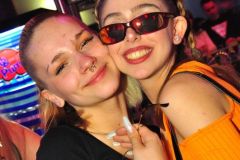 230303-Pull_up_in_SUV_039