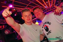 230303-Pull_up_in_SUV_051