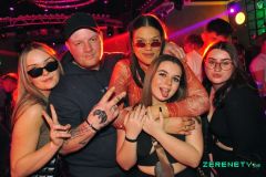 230303-Pull_up_in_SUV_052