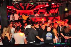 230303-Pull_up_in_SUV_054