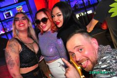 230303-Pull_up_in_SUV_055