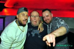 230303-Pull_up_in_SUV_065