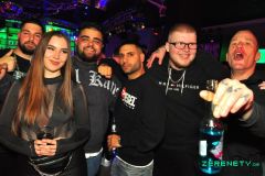 230303-Pull_up_in_SUV_066