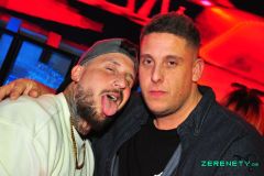 230303-Pull_up_in_SUV_069