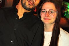 230303-Pull_up_in_SUV_082