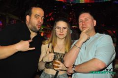 230303-Pull_up_in_SUV_083