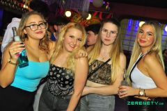 230303-Pull_up_in_SUV_086