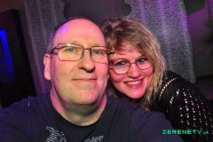 230303-Pull_up_in_SUV_090