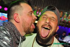 230303-Pull_up_in_SUV_091