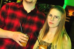 230303-Pull_up_in_SUV_093