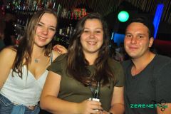221022-90er_Party_040